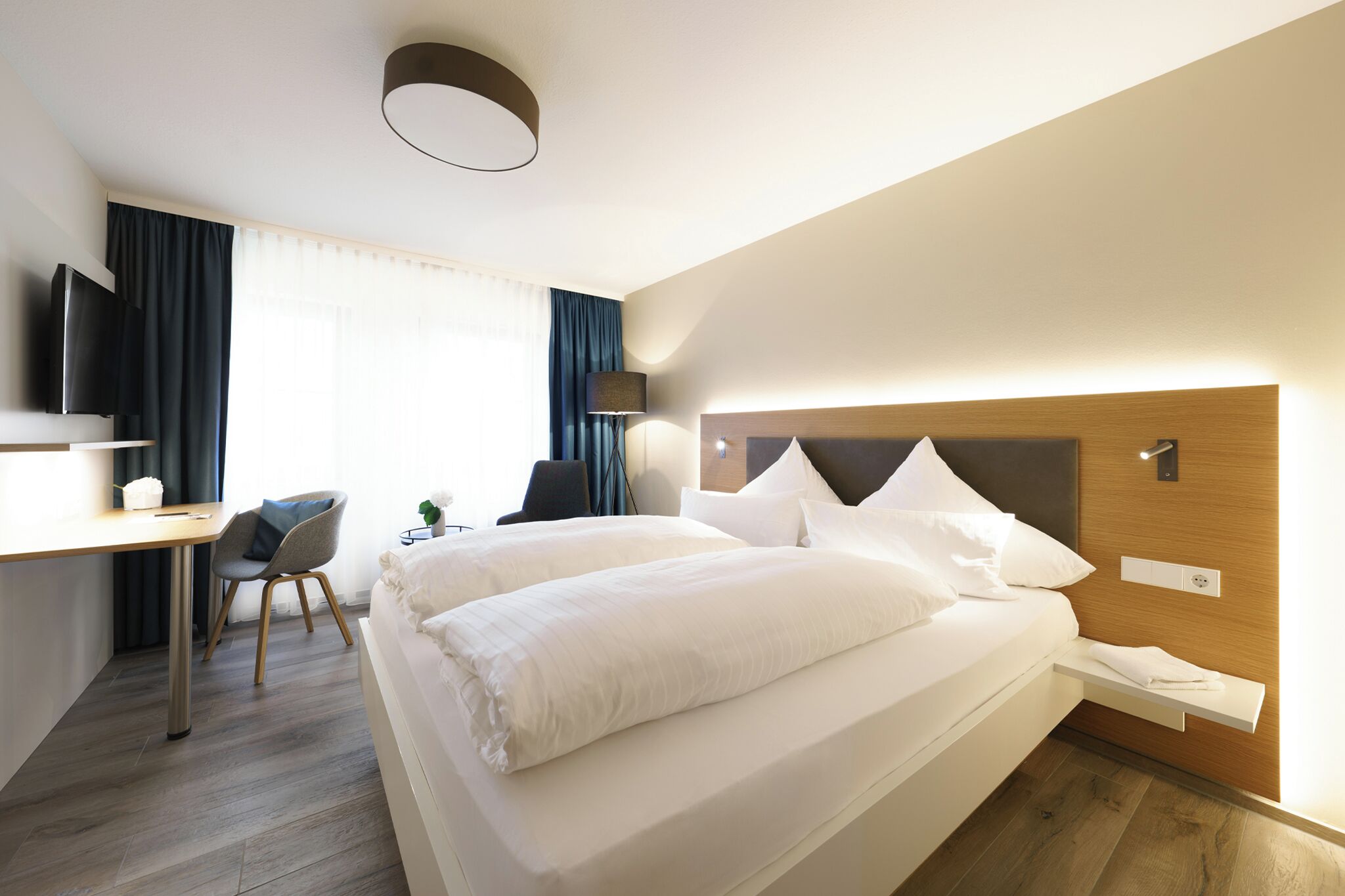 Premium bedding, down comforters, minibar, in-room safe