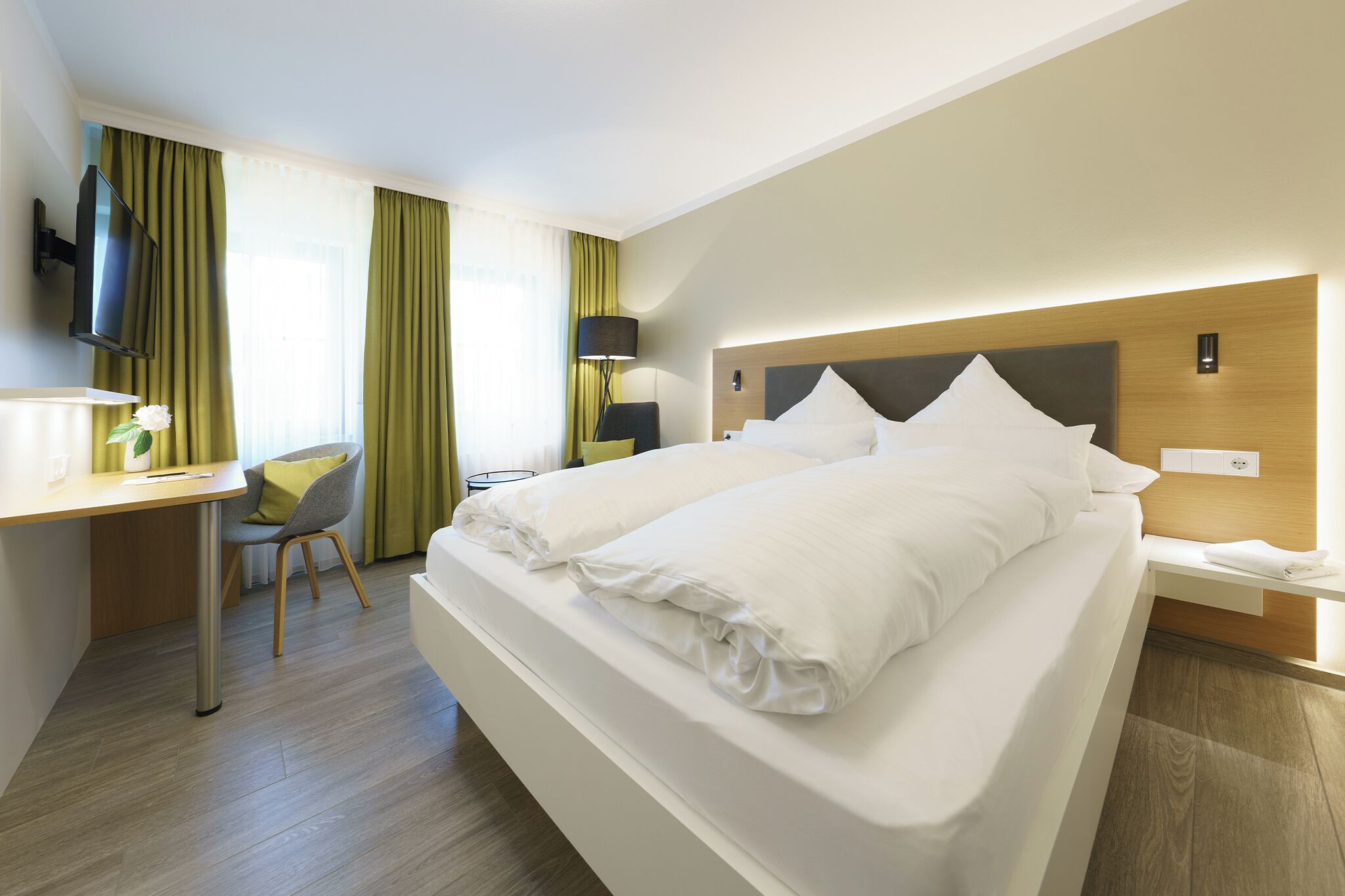 Comfort-Doppelzimmer | Hochwertige Bettwaren, Daunenbettdecken, Minibar, Zimmersafe