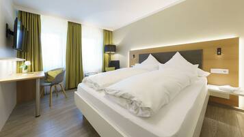 Comfort-Doppelzimmer | Hochwertige Bettwaren, Daunenbettdecken, Minibar, Zimmersafe