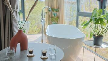 Deluxe Double Room, City View | Interior