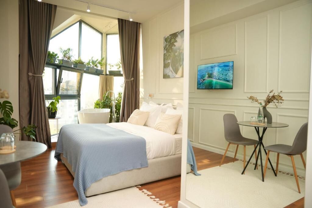 Deluxe Suite, City View | Soundproofing, free WiFi