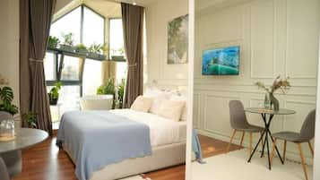 Deluxe Suite, City View | Soundproofing, free WiFi