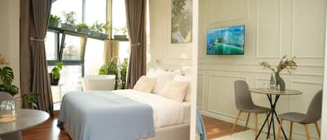 Deluxe Suite, City View | Soundproofing, free WiFi