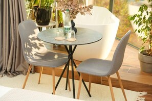 デラックス スイート シティビュー | 屋外ダイニングエリア