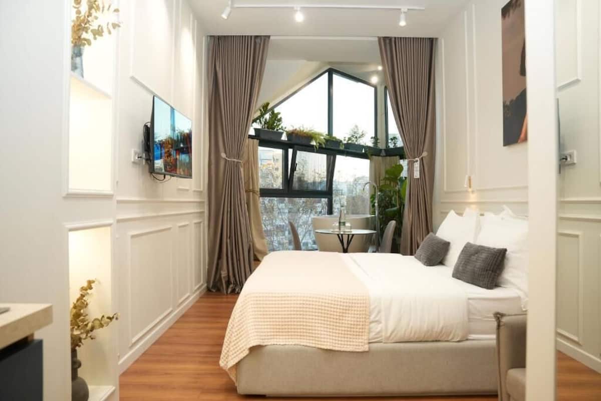 Deluxe-Suite, Stadtblick | Schallisolierte Zimmer, kostenloses WLAN