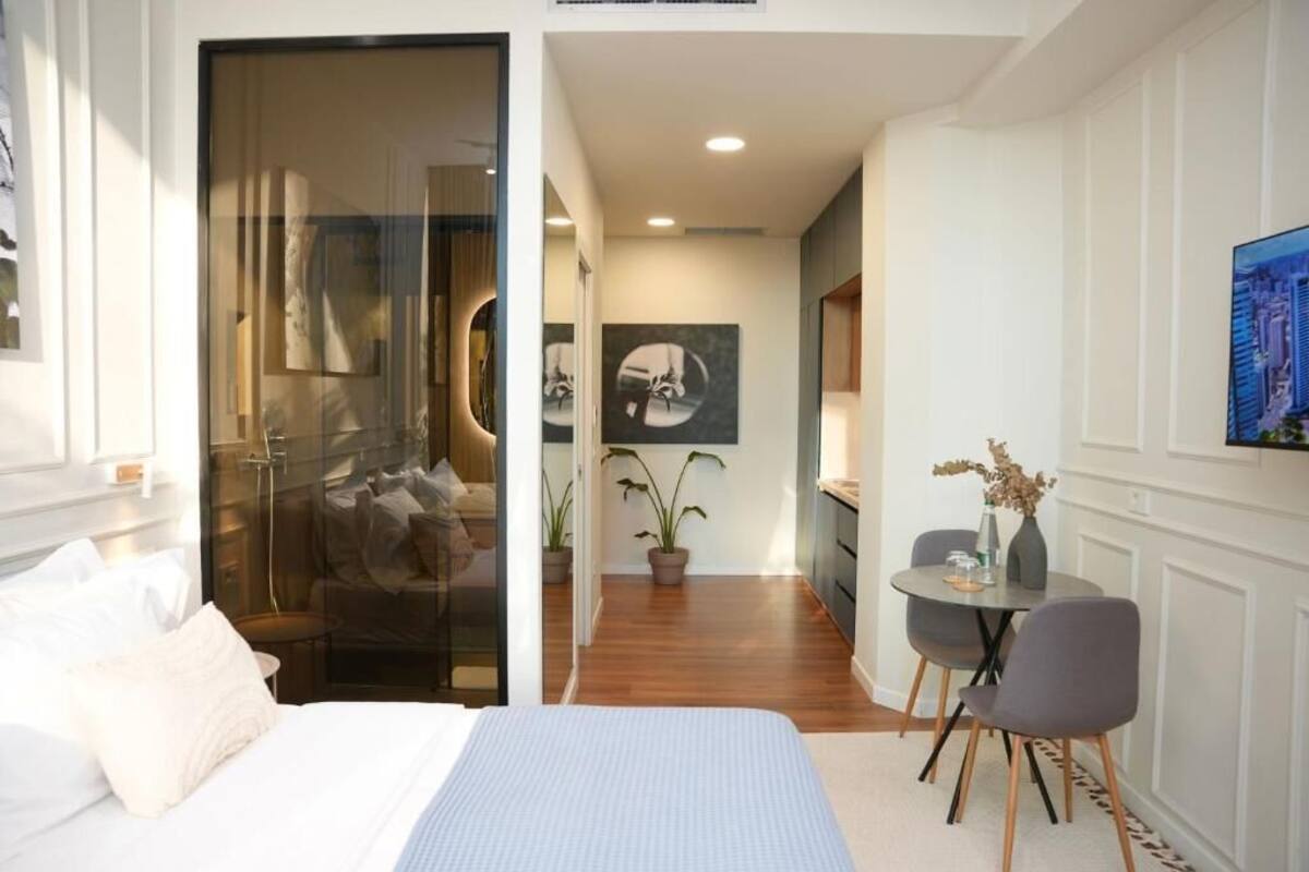 Deluxe-Suite, Stadtblick | Schallisolierte Zimmer, kostenloses WLAN