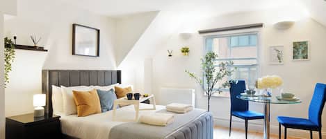 Iron/ironing board, WiFi, bed sheets