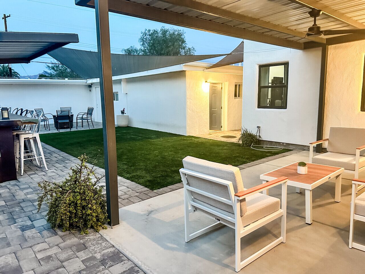 屋外ダイニングエリア