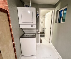 Interior - Sam Hughes / Shared Yard / Casita / 1 BD 1 BA (Tucson)