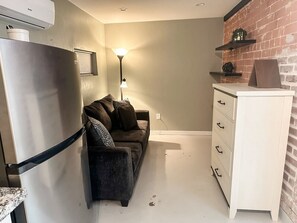 Interior - Sam Hughes / Shared Yard / Casita / 1 BD 1 BA (Tucson)