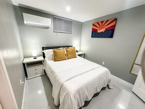 Iron/ironing board, travel cot, WiFi, bed sheets - Sam Hughes / Shared Yard / Casita / 1 BD 1 BA (Tucson)