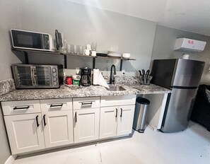 Microwave, coffee/tea maker, toaster, high chair - Sam Hughes / Shared Yard / Casita / 1 BD 1 BA (Tucson)