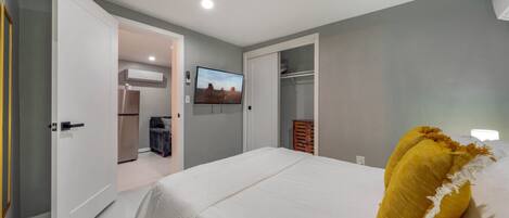 Iron/ironing board, travel cot, WiFi, bed sheets