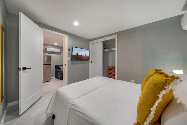 Iron/ironing board, travel cot, WiFi, bed sheets