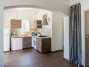 Private kitchen - Villa Superior "Casella" 3 bdrms seafront (Sari-Solenzara)