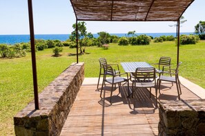 Outdoor dining - Villa de la crique 2bed seafront (Sari-Solenzara)