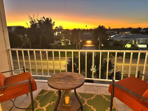 NEW TO MARKET! Completely remodeled, convenient to beach/downtown, walk 2 marina
