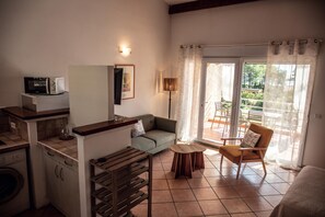 TV - Studio 1 living room terrace sea view (Sari-Solenzara)