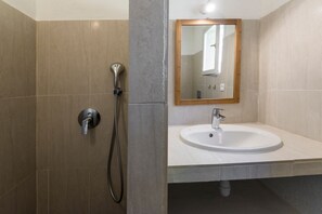 Bathroom - Villa du Domaine 3bed park view (Sari-Solenzara)