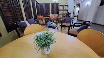 Maison, 3 chambres, fumeurs, balcon | Salle à manger