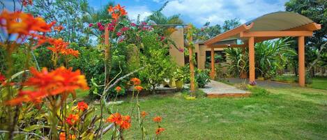 House, 3 Bedrooms, Smoking, Balcony | Garden