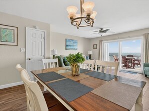 Dining - Bayfront Kontiki 304 (Rockport)