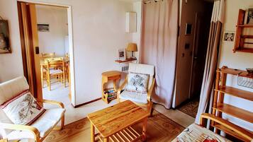 Una televisión, videojuegos