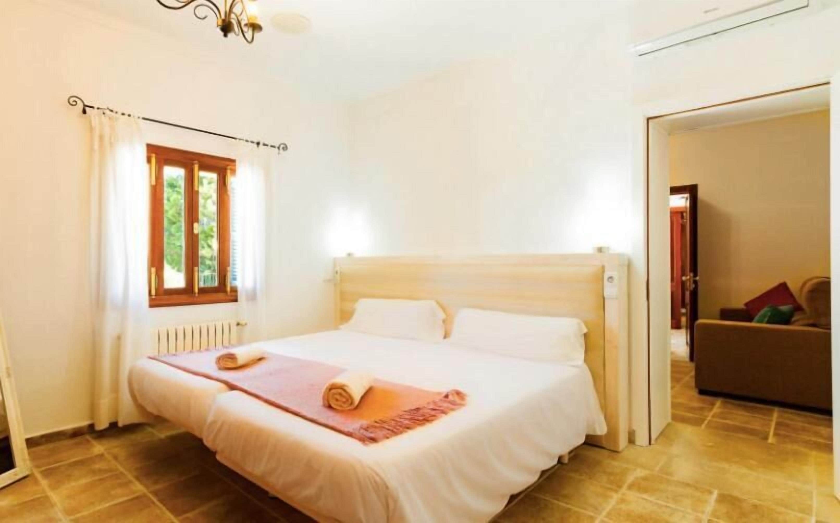 Espacio para trabajar con laptop y wifi gratis 