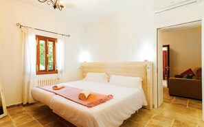 Laptop workspace, free WiFi - Ayurvila Wellness Retreat (Manacor)