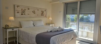 126 Nic- Stay Homiesuite Apartment