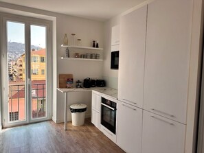 Microwave, oven, stovetop, dishwasher - Cosy and spacious 3p, nice view, town center, Wifi, AC, close to the sea (Nice)
