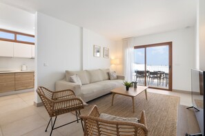 TV - Villa Los Altos Alene 10B by Escape Home (Playa Blanca)