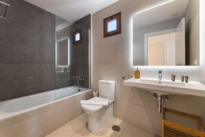 Doccia, bidet, asciugamani
