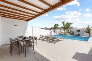 Outdoor dining - Villa Los Altos Nisa 3B by Escape Home (Playa Blanca)