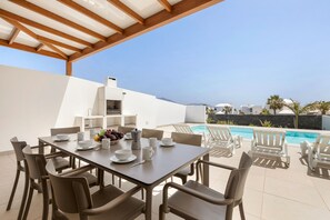 Outdoor dining - Villa Los Altos Yaiza 9A by Escape Home (Playa Blanca)