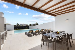 Outdoor dining - Villa Los Altos Famara 11A by Escape Home (Playa Blanca)