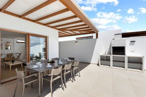 Outdoor dining - Villa Los Altos Famara 11A by Escape Home (Playa Blanca)