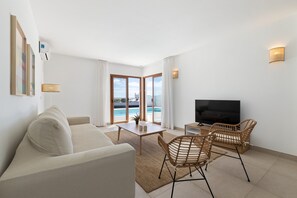 TV - Villa Los Altos Navya 13B by Escape Home (Playa Blanca)