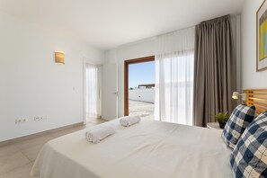 5 chambres, fer et planche à repasser, Wi-Fi gratuit, draps fournis