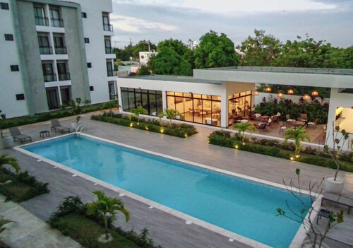 Spacious 3-bedroom apartment with private Jacuzzi close to Cruise Terminal