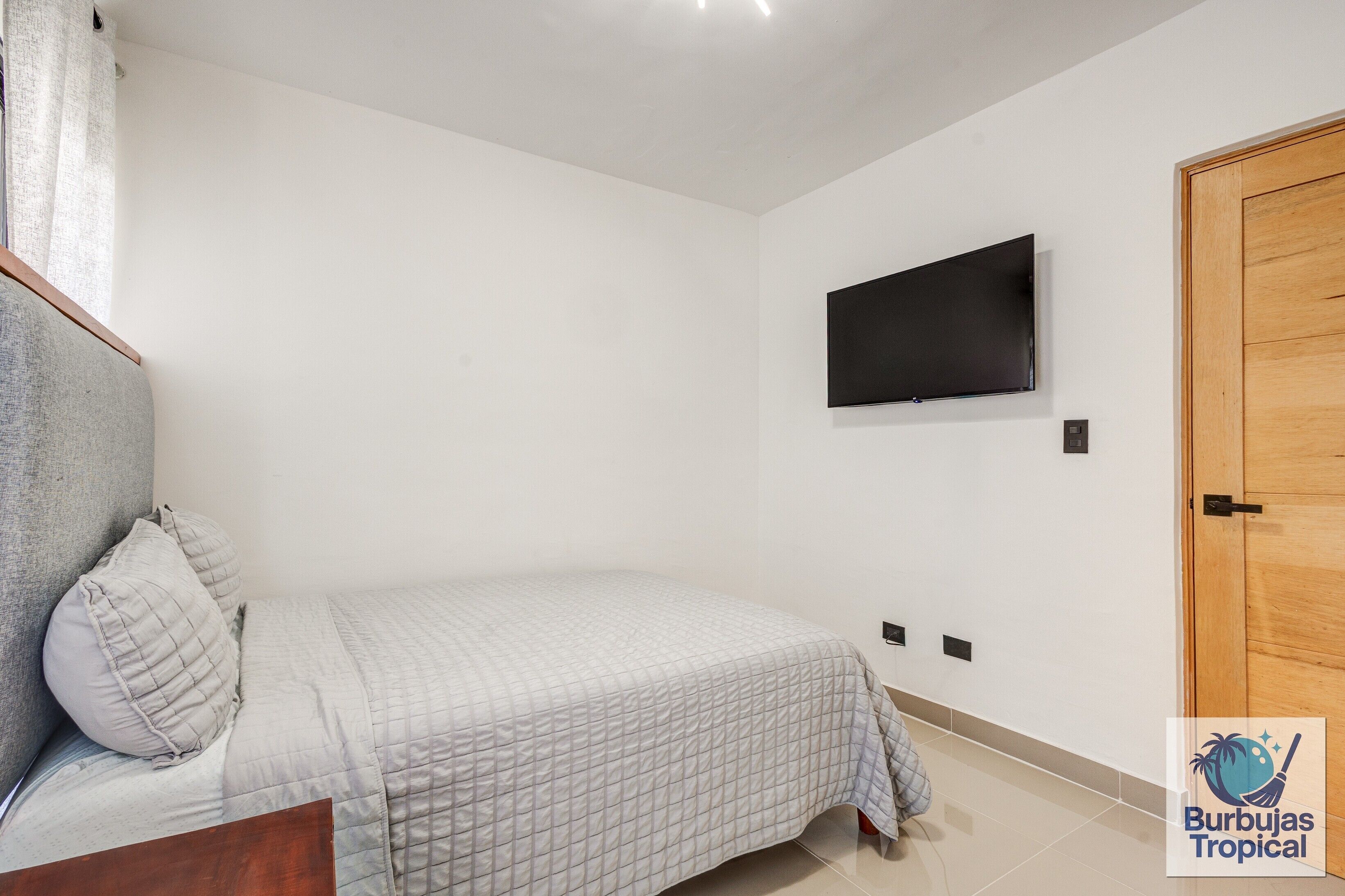 Ferros/tábuas de passar roupa, Wi-Fi, roupa de cama