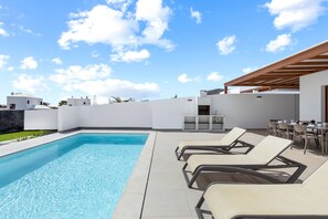 A heated pool - Villa Los Altos Brisa 11B by Escape Home (Playa Blanca)
