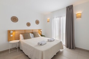 4 bedrooms, iron/ironing board, free WiFi, bed sheets - Villa Los Altos Brisa 11B by Escape Home (Playa Blanca)