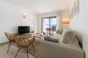 TV - Villa Los Altos Brisa 11B by Escape Home (Playa Blanca)