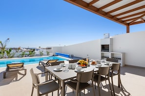 Outdoor dining - Villa Los Altos Deva 12A by Escape Home (Playa Blanca)