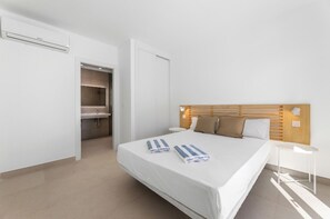 4 bedrooms, iron/ironing board, free WiFi, bed sheets - Villa Los Altos Deva 12A by Escape Home (Playa Blanca)