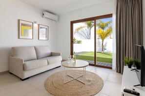 TV - Villa Los Altos Lena 12B by Escape Home (Playa Blanca)