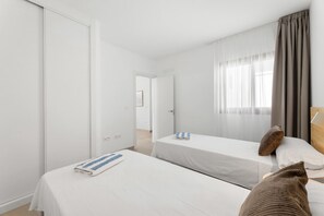 4 makuuhuonetta, silitysrauta/-lauta, ilmainen Wi-Fi, vuodevaatteet