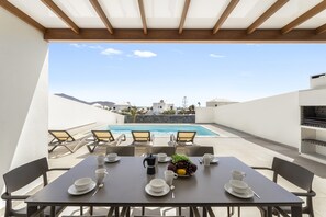 Outdoor dining - Villa Los Altos Aloe 7B by Escape Home (Playa Blanca)