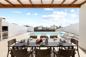 Outdoor dining - Villa Los Altos Tabaiba 7A by Escape Home (Playa Blanca)